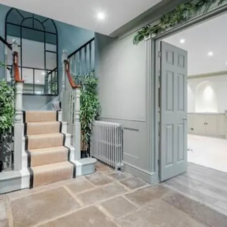 Fabulous Oasis For Unique Experience In Clapham London