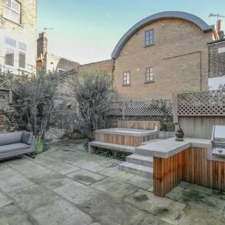 Fabulous Oasis For Unique Experience In Clapham *