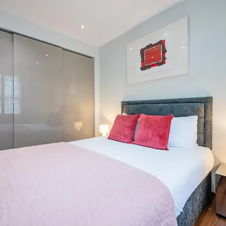 Welcome South Kensington لندن
