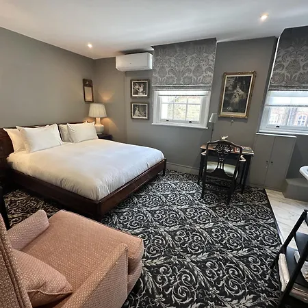 No. 30 Knightsbridge Hotel