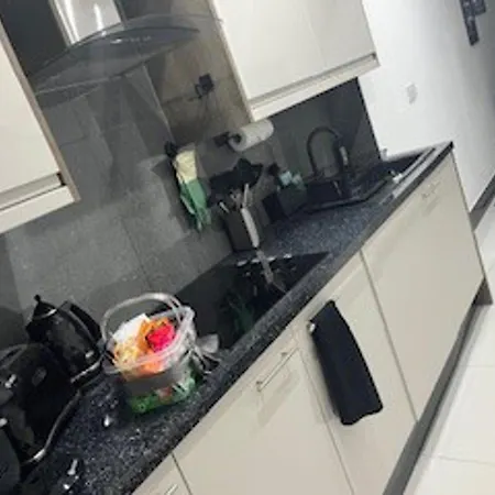 Urban Sleeps 6 Private Garden-family Pet Friendly Croydon