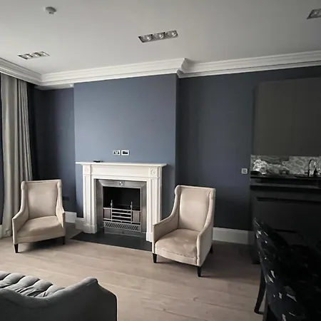 Lovely 6 Bedroom House London