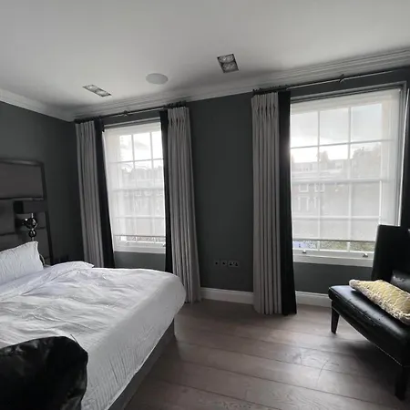 Lovely 6 Bedroom House London