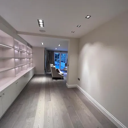 Lovely 6 Bedroom House London