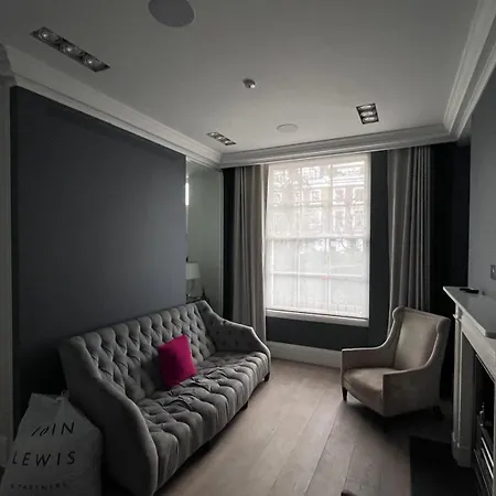 Lovely 6 Bedroom House Villa London