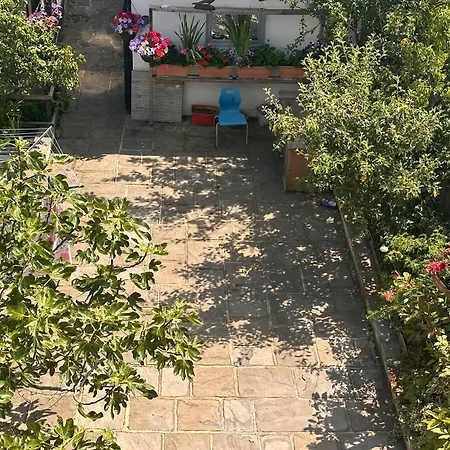 Quite In Hornchurch Near Station On Elizabeth Line To And From Heathrow Airport Romford