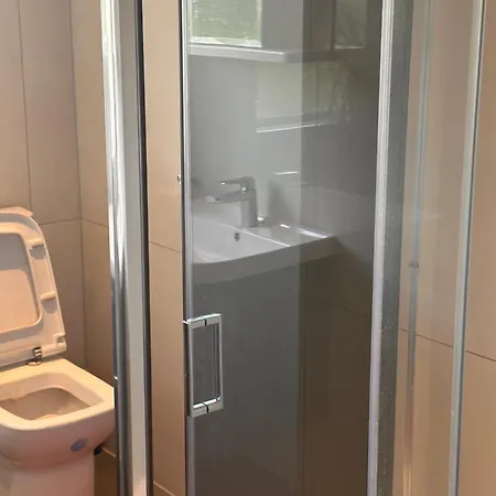 Quite In Hornchurch Near Station On Elizabeth Line To And From Heathrow Airport * Romford