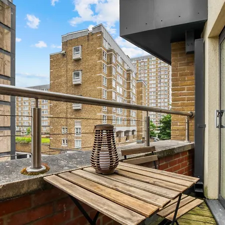 A Vibrant 2 Bed & 2 Bath In Old Street Zone 1 Appartamento