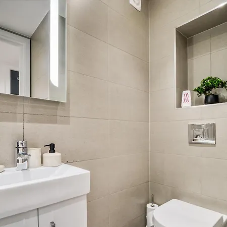 Appartamento A Vibrant 2 Bed & 2 Bath In Old Street Zone 1
