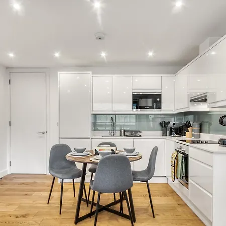 A Vibrant 2 Bed & 2 Bath In Old Street Zone 1 Londra
