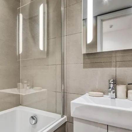 Appartamento A Vibrant 2 Bed & 2 Bath In Old Street Zone 1 Londra