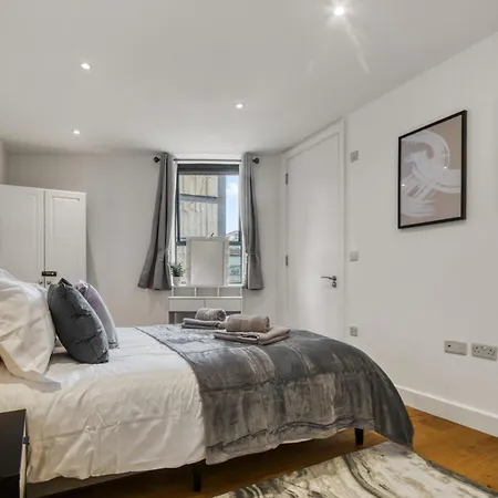 A Vibrant 2 Bed & 2 Bath In Old Street Zone 1 Londra