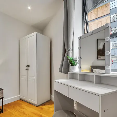 A Vibrant 2 Bed & 2 Bath In Old Street Zone 1 Londra