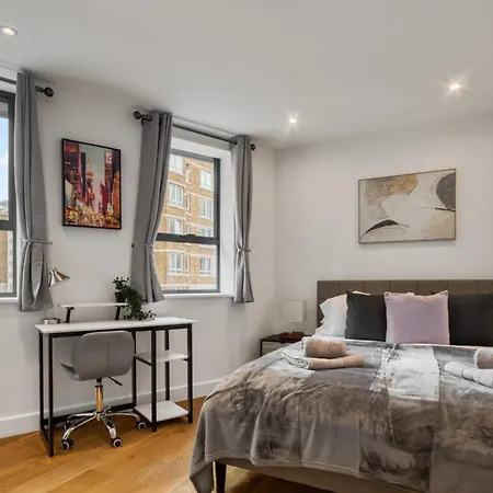 A Vibrant 2 Bed & 2 Bath In Old Street Zone 1 *