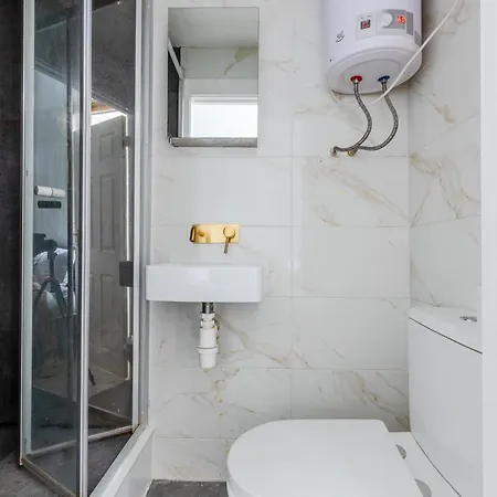Hanbury Apartment *