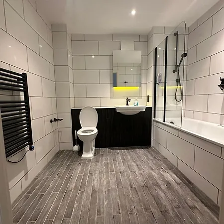 Stylish Two Bedroom Apartment! Apartment *
