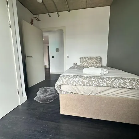 Apartment Stylish Two Bedroom Apartment! *