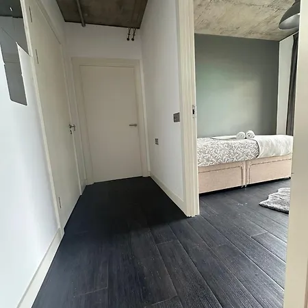 Stylish Two Bedroom Apartment! Apartment