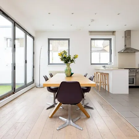 Wild Roses Serviced - Borough Apartment *