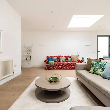 Wild Roses Serviced - Borough Apartment London