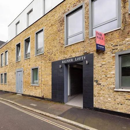 Wild Roses Serviced - Borough Apartment