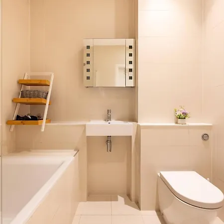 Wild Roses Serviced - Borough London