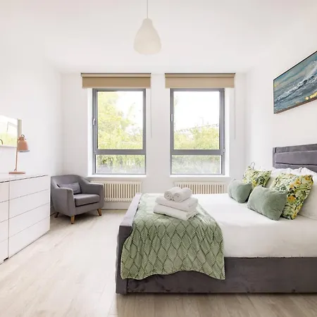 Wild Roses Serviced - Borough * London