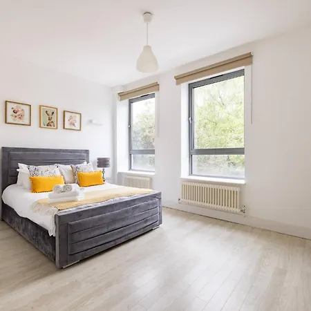 Wild Roses Serviced - Borough Apartment London