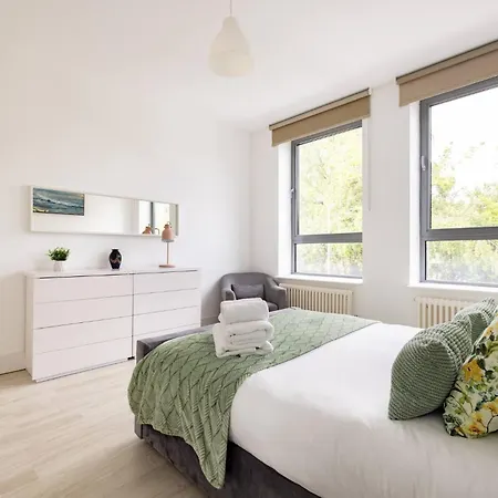 Wild Roses Serviced - Borough Apartment *