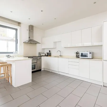 Apartment Wild Roses Serviced - Borough London