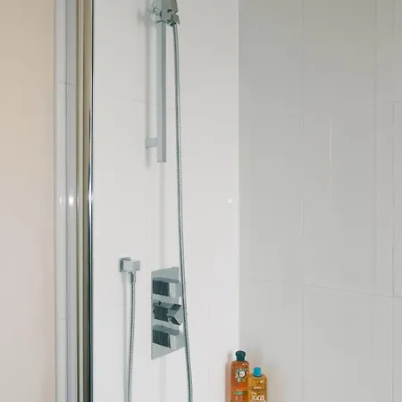 アパート Spacious Duplex Flat West For Families & Groups ロンドン
