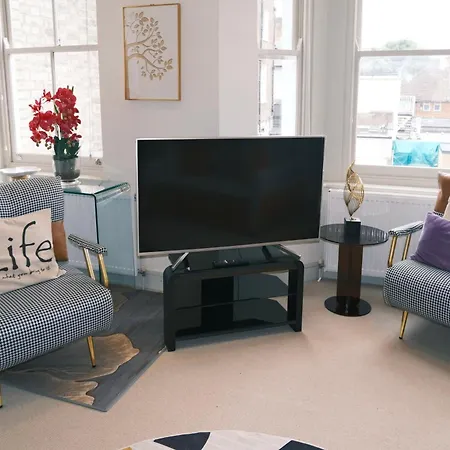 アパート Spacious Duplex Flat West For Families & Groups ロンドン