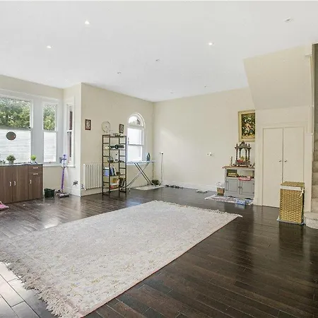 Luxury House Apartment London