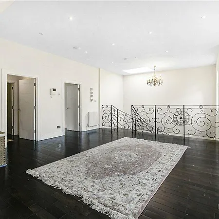 Luxury House Apartment London