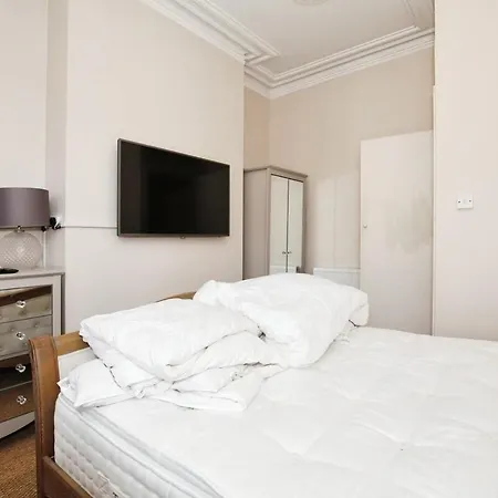 Cozy 2br Flat Sleeps 3 London