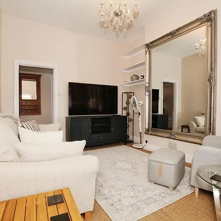 Apartment Cozy 2br Flat Sleeps 3