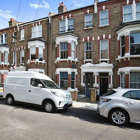 Cozy 2br Flat Sleeps 3 Apartment London