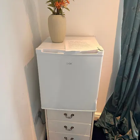 Quite In Hornchurch Near Station On Elizabeth Line To And From Heathrow Airport Homestay *