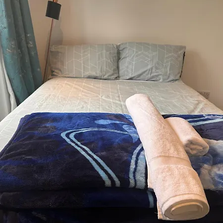 Quite In Hornchurch Near Station On Elizabeth Line To And From Heathrow Airport Homestay
