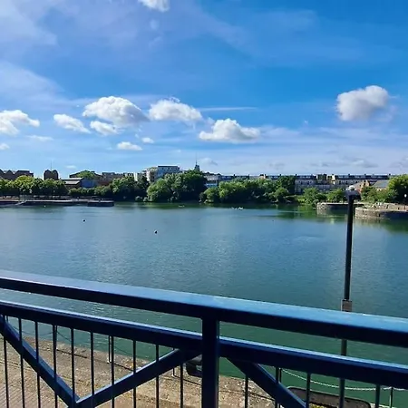 Wapping 700sqft 2 Bedroom - South Facing Dockside Views - Secure Parking Appartement Londres