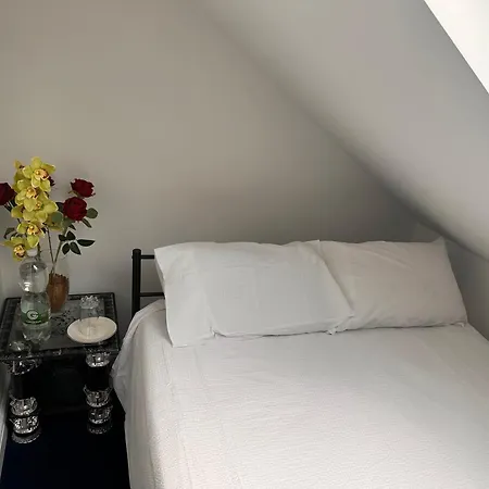 Quite In Hornchurch Near Station On Elizabeth Line To And From Heathrow Airport * Romford