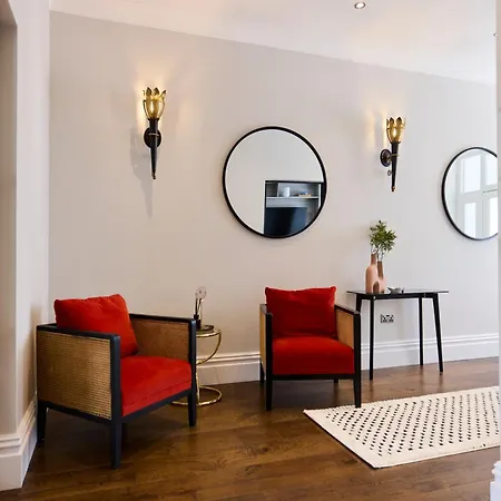 Daire The Roehampton Place - Elegant 5bdr House With Garden And Parking Londra