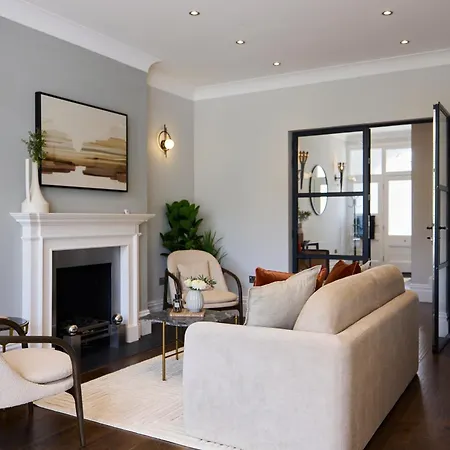 The Roehampton Place - Elegant 5bdr House With Garden And Parking Daire Londra