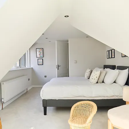 The Roehampton Place - Elegant 5bdr House With Garden And Parking *