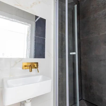 Hanbury Apartment