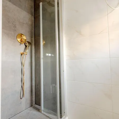 Hanbury Apartment London
