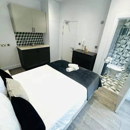 Sw18 Great Location Perfect For Tourist Guest house London