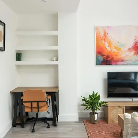 Private In Modern And Stylish House Guest house *
