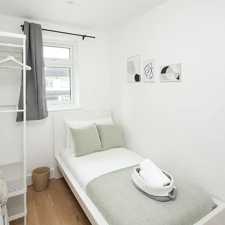 Private In Modern And Stylish House * Beckenham