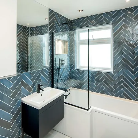 Guest house Private In Modern And Stylish House